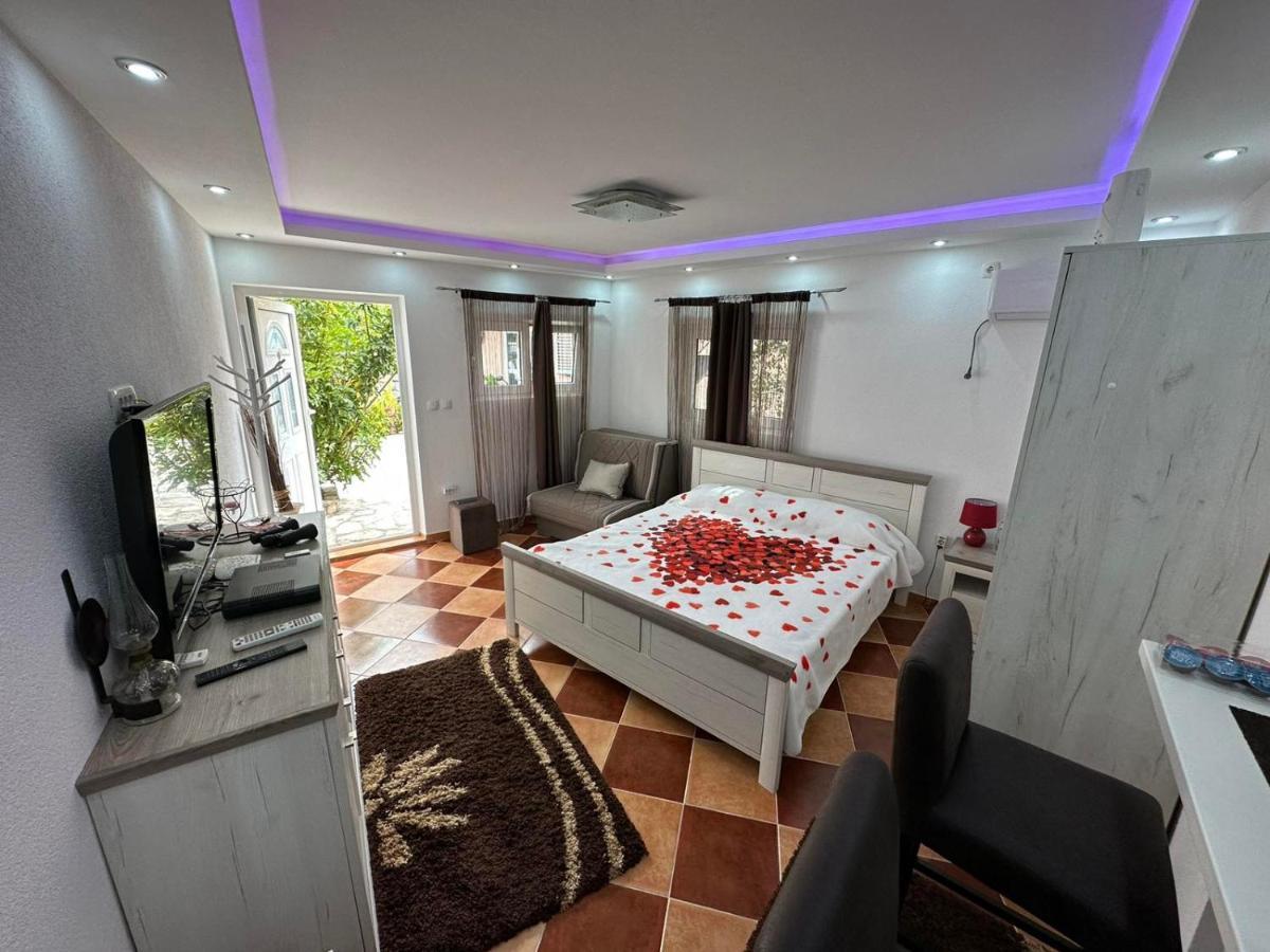 Sunshine Apartment With Private Pool And Parking コトル エクステリア 写真
