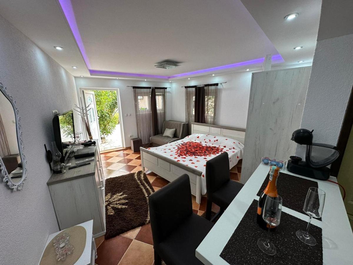 Sunshine Apartment With Private Pool And Parking コトル エクステリア 写真