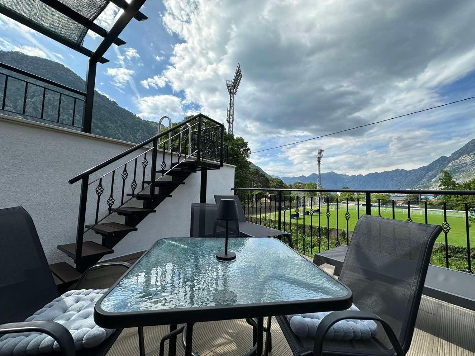 Sunshine Apartment With Private Pool And Parking コトル エクステリア 写真